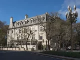 EL GOBIERNO NO DESCARTA REFORZAR LA SEGURIDAD EN LA EMBAJADA BRITÁNICA POR LA SEMIFINAL ENTRE ARGENTINA E INGLATERRA