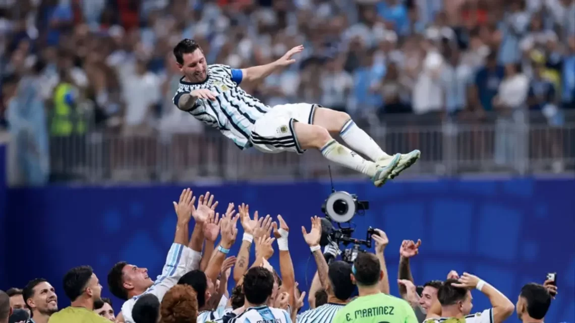NO APTO PARA CARDÍACOS: ARGENTINA REMONTÓ UN 0-2, VENCIÓ A EGIPTO Y SIGUE SOÑANDO