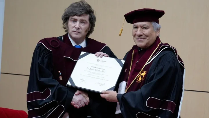 JAVIER MILEI FUE NOMBRADO DOCTOR HONORIS CAUSA EN PERÚ POR SU DEFENSA DE LA LIBERTAD ECONÓMICA Y LA MODERNIZACIÓN DEL ESTADO