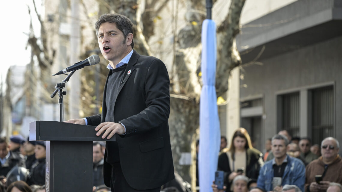 Kicillof entregó 40 patrulleros y 10 motos para fortalecer la seguridad