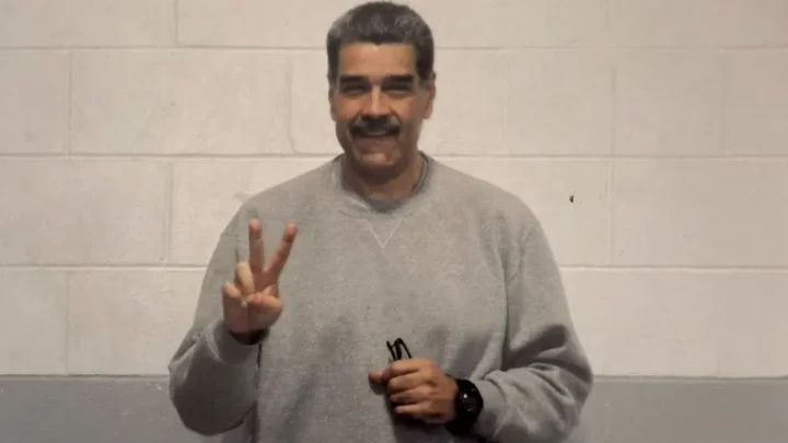 NICOLÁS MADURO REAPARECIÓ DESDE UNA CÁRCEL DE NUEVA YORK Y PUBLICÓ FOTOS: “PEQUEÑO REGALO DE AMOR Y ESPERANZA”