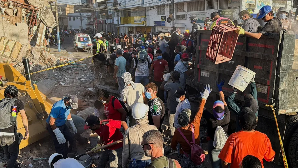 TERREMOTO EN COLOMBIA: AUMENTA LA CIFRA DE MUERTOS Y SIGUEN LAS TAREAS DE RESCATE ENTRE LOS ESCOMBROS