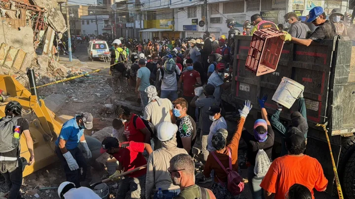 TERREMOTO EN COLOMBIA: AUMENTA LA CIFRA DE MUERTOS Y SIGUEN LAS TAREAS DE RESCATE ENTRE LOS ESCOMBROS