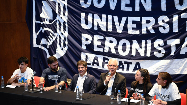 Kicillof participó de la renovación de autoridades de la Juventud Universitaria Peronista de La Plata