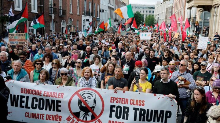 MÁS DE 10.000 PERSONAS PROTESTARON EN DUBLÍN CONTRA LA VISITA DE TRUMP Y EN DEFENSA DE LA NEUTRALIDAD IRLANDESA