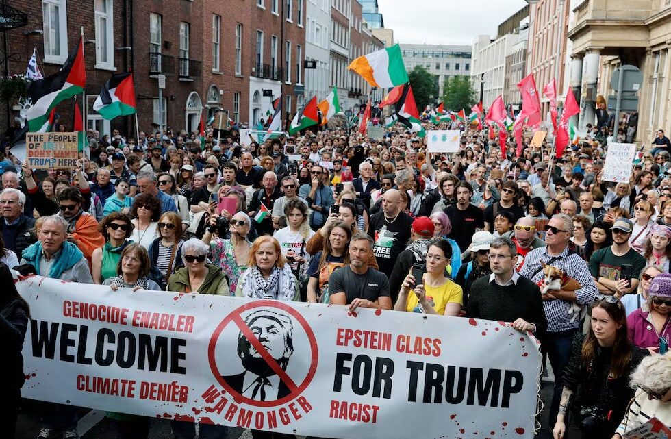MÁS DE 10.000 PERSONAS PROTESTARON EN DUBLÍN CONTRA LA VISITA DE TRUMP Y EN DEFENSA DE LA NEUTRALIDAD IRLANDESA