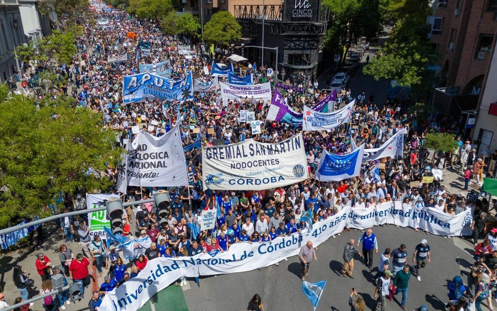 ¿POR QUÉ CONTRA LAS UNIVERSIDADES? ¿POR QUÉ CONTRA LA INDUSTRIA? ¿POR QUÉ CONTRA EL TRABAJO ARGENTINO?