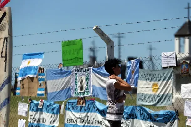 FAMILIARES DEL ARA SAN JUAN DENUNCIAN A LA ARMADA Y ADVIERTEN: “QUIEREN BORRAR DE LA HISTORIA A LOS 44 TRIPULANTES”