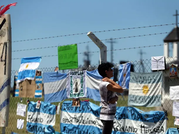 FAMILIARES DEL ARA SAN JUAN DENUNCIAN A LA ARMADA Y ADVIERTEN: “QUIEREN BORRAR DE LA HISTORIA A LOS 44 TRIPULANTES”