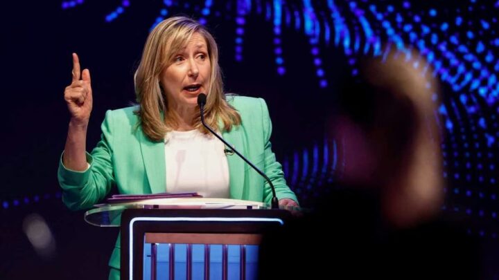 MYRIAM BREGMAN CRUZÓ AL GOBIERNO: “ES UNA BANDA DE DELINCUENTES QUE SE REPITE EN EL TIEMPO”