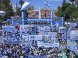MULTITUDINARIA MARCHA DE LA CGT EN DEFENSA DE LA INDUSTRIA NACIONAL: “NO LLEGAMOS A FIN DE MES”