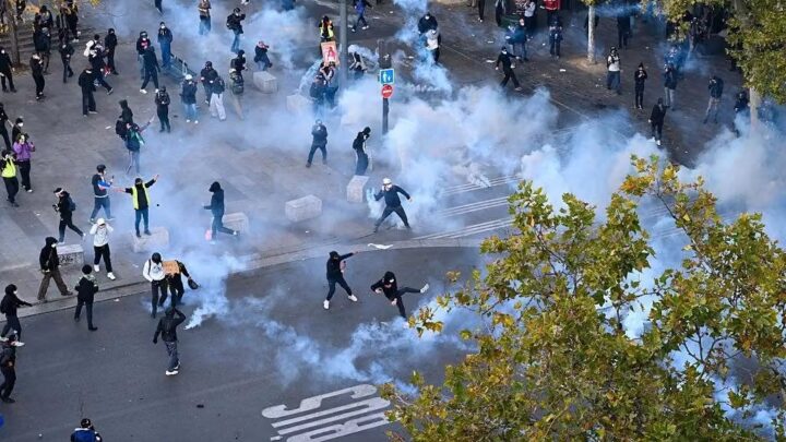 FRANCIA: EL GOBIERNO ANUNCIÓ TOQUES DE QUEDA PARCIALES TRAS UNA OLA DE DISTURBIOS Y SAQUEOS