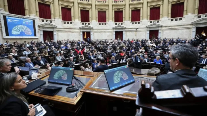 DIPUTADOS DEBATE DISCAPACIDAD, DEUDAS FAMILIARES Y PROPIEDAD PRIVADA EN UNA SESIÓN CLAVE PARA EL GOBIERNO